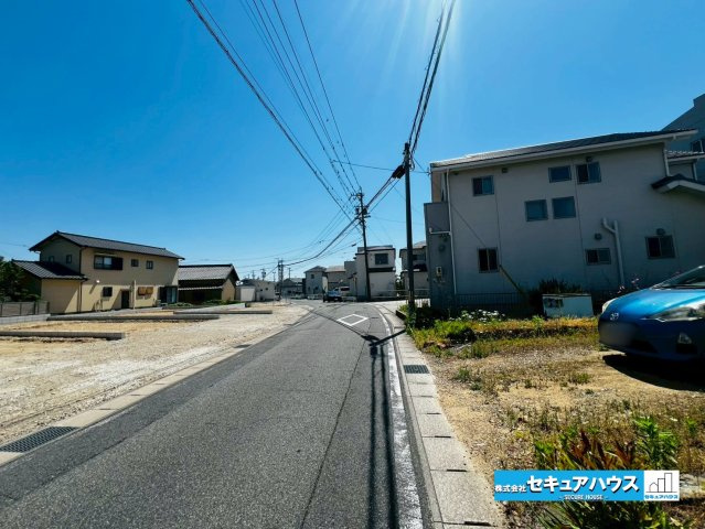【同施工物件ご案内可能】刈谷市井ケ谷町中切　全5棟の前面道路含む現地写真|事前予約にて現地ご見学いただけます！お気軽にお問い合わせください♪
■株式会社　セキュアハウス■
住宅ローンに強く、知識、経験豊富なスタッフ在籍
お客様に寄り添い、ご成約後もサポート致します。