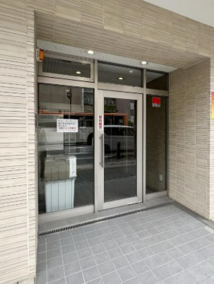 厚木市水引１丁目の賃貸マンションのエントランス