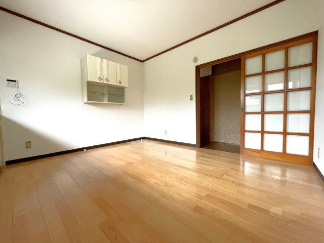 北今泉戸建の居間・リビング