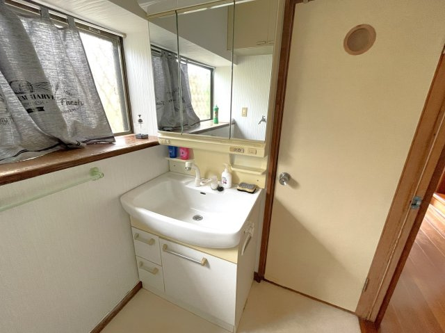 北今泉戸建の洗面所