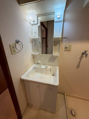 アビタシオン仁川の洗面所|広い洗面スペース