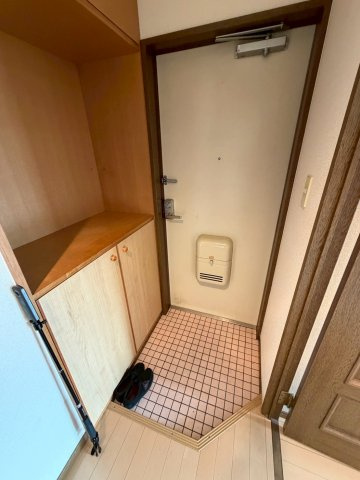アビタシオン仁川の玄関|明るい玄関です