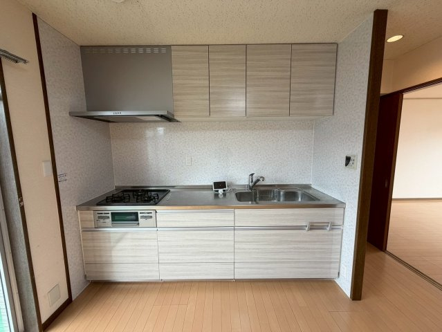 アビタシオン仁川のキッチン|コンパクトなキッチンで掃除もラクラク