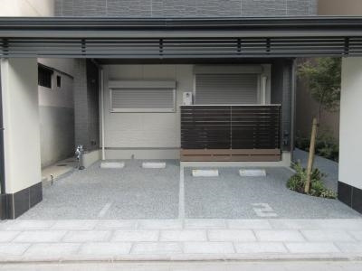 シャーメゾン二条城の駐車場