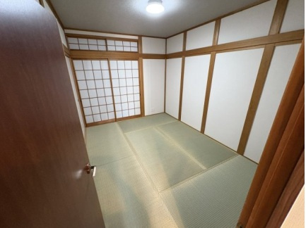 伊加賀西町の和室|和室は寝室や子ども遊びスペースにも最適。畳ならではの柔らかさで、安全・快適に暮らせる心落ち着く居室です