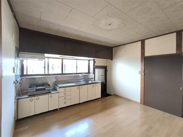 野中町十三部戸建の居間・リビング