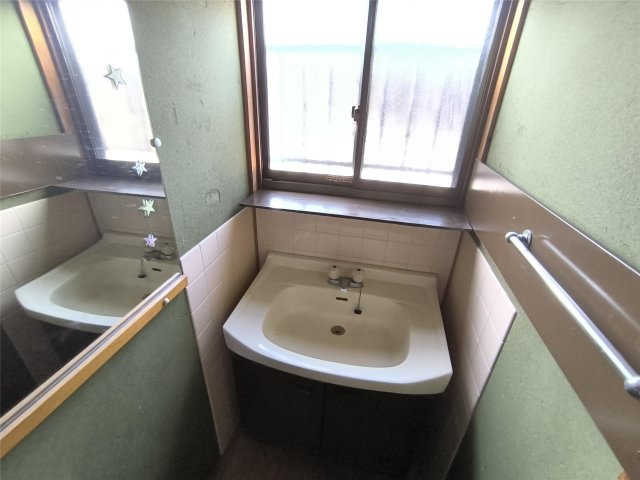 野中町十三部戸建の洗面所