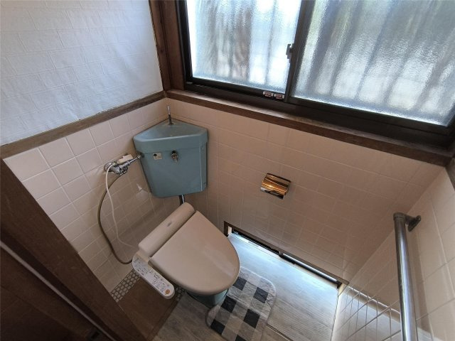 野中町十三部戸建のトイレ