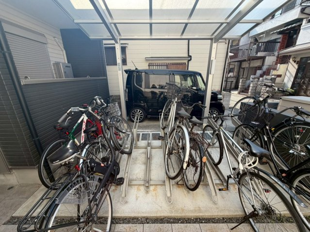 ALEGRIA寝屋川池田南の駐車場