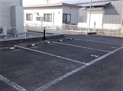 レオパレスKUの駐車場|画像9