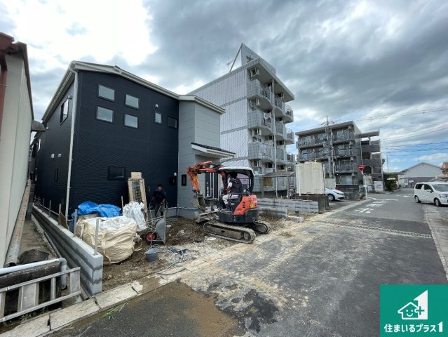 亀岡市篠町柏原町頭　第2期　新築一戸建ての前面道路含む現地写真|周辺は落ち着いた街並みの住宅地！子育てがしやすい住環境です！まだ未完成ですが、現地でしかわからない事もございます。是非一度ご覧ください。