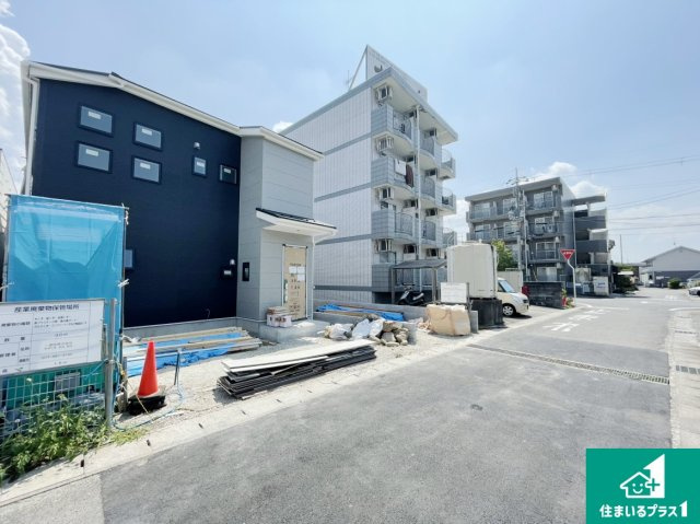 亀岡市篠町柏原町頭　第2期　新築一戸建ての前面道路含む現地写真|周辺は落ち着いた街並みの住宅地！子育てがしやすい住環境です！まだ未完成ですが、現地でしかわからない事もございます。是非一度ご覧ください。