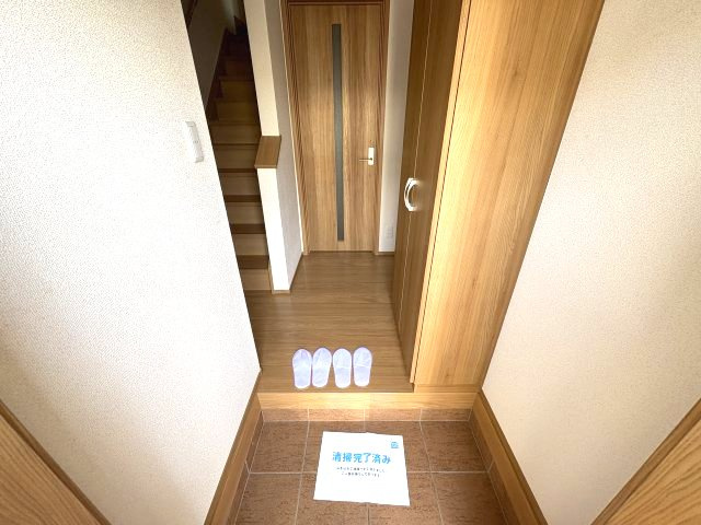 ボヌールB棟の玄関|明るい玄関です