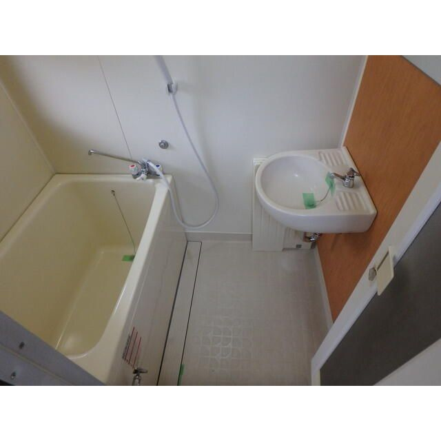 柏市今谷上町のアパートの浴室