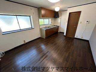 【居間・リビング】 | 元町1丁目戸建賃貸