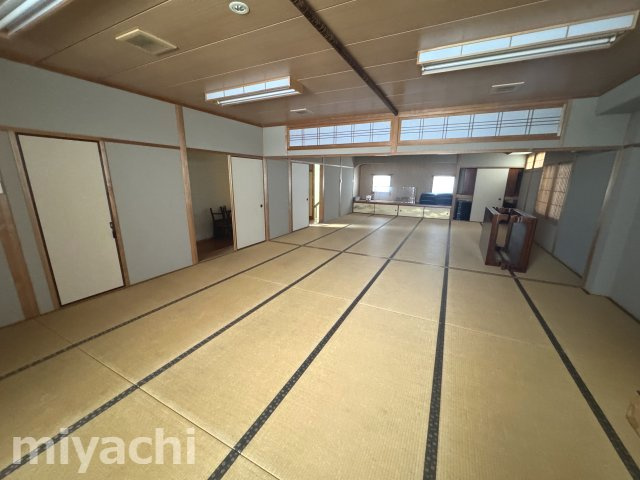 吉野川市川島町桑村の店舗