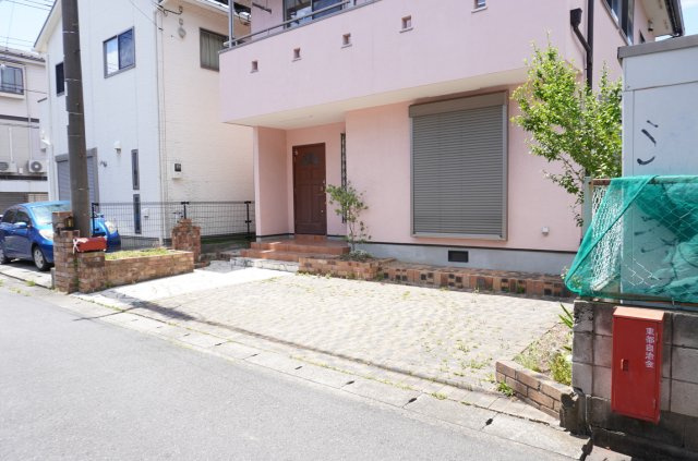越谷市大字下間久里 中古戸建の駐車場