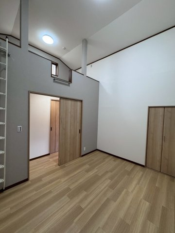寝屋川市春日町の洋室