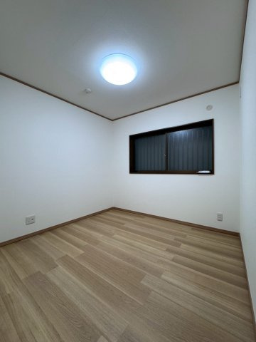 寝屋川市春日町の洋室