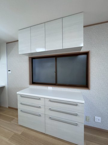 寝屋川市春日町の設備|カップボード付きで食器もすっきり片付きます！
