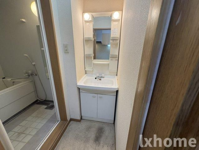 ネオメゾン小山B棟の洗面所|コンパクトで使いやすい洗面所