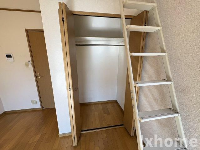 ネオメゾン小山B棟の収納|おしゃれなリビングです