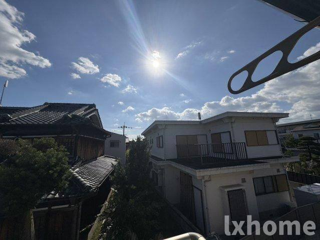 ネオメゾン小山B棟の展望|こちらの居間で趣味の時間をお楽しみください