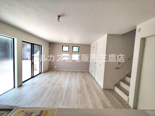 府中市小柳町2丁目　西武多摩川線　競艇場前駅　新築戸建の居間・リビング