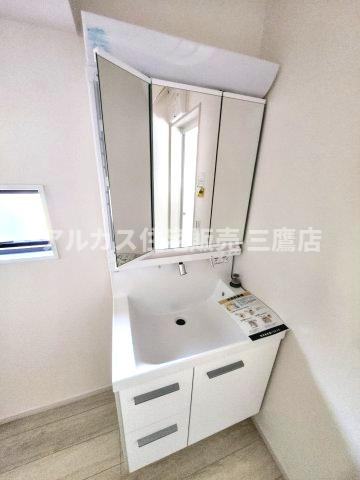 府中市小柳町2丁目　西武多摩川線　競艇場前駅　新築戸建の独立洗面台