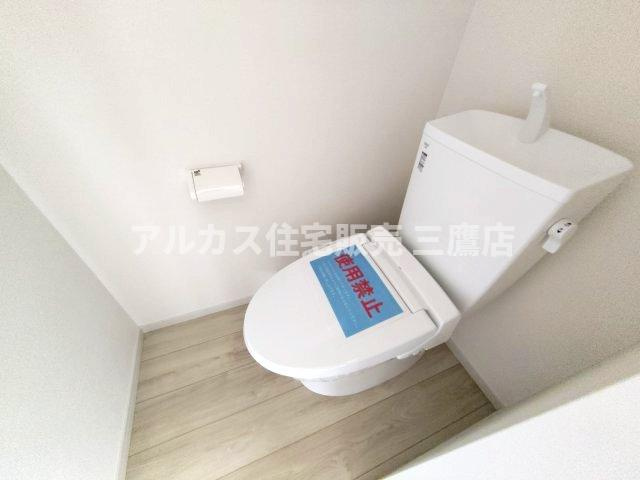 府中市小柳町2丁目　西武多摩川線　競艇場前駅　新築戸建のトイレ