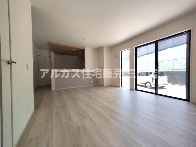 府中市小柳町2丁目　西武多摩川線　競艇場前駅　新築戸建の居間・リビング
