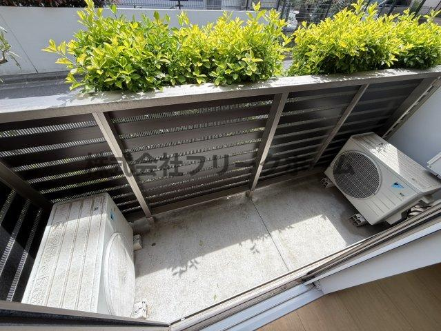 三鷹市井の頭４丁目の賃貸マンションのバルコニー