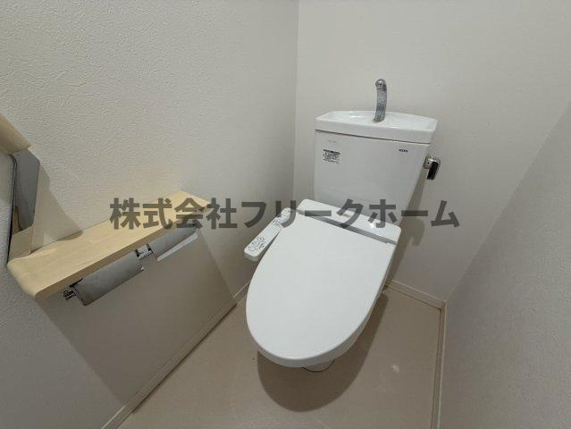 三鷹市井の頭４丁目の賃貸マンションのトイレ