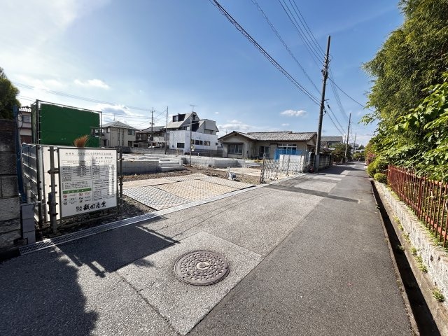 ハートフルタウン 壬生町幸町３丁目の前面道路含む現地写真|〇分譲地〇
前面道路はゆとりの6ｍ幅。
車の出し入れもスムーズで、来客時も安心♪
開放感のある街並みに、暮らしやすさが広がります！
※2026年5月撮影