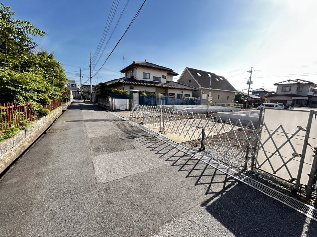 ハートフルタウン 壬生町幸町３丁目の前面道路含む現地写真|〇分譲地〇
周辺環境が充実しております。
道路の配置や道の広さ日当たりなど、ぜひ現地もご確認ください！
弊社営業が同行してご案内も可能です☆
※2026年5月撮影