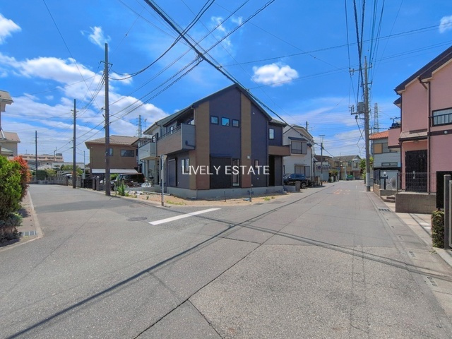 越谷市宮本町2丁目 新築分譲住宅の前面道路含む現地写真