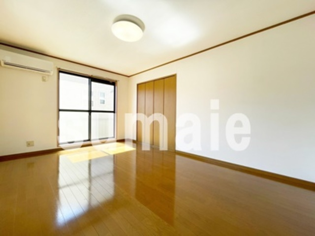 サンホーム大成の洋室|日の入るお部屋です。