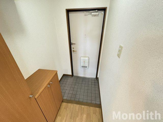 ブランドール板原の玄関