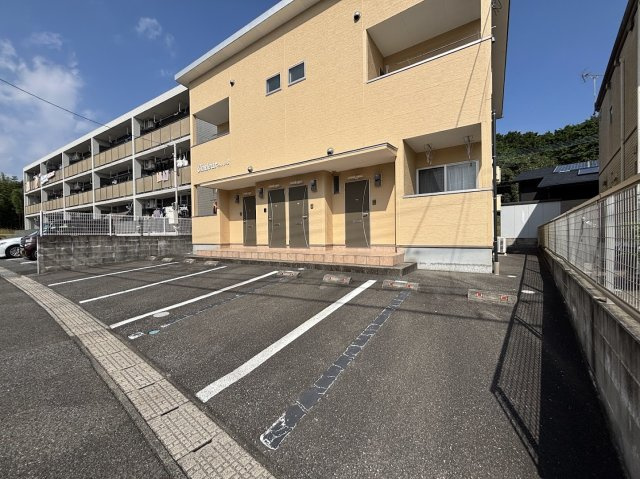天草市本渡町本戸馬場　売り一棟アパートの駐車場