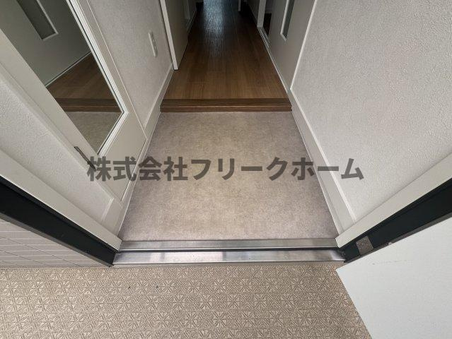 武蔵野市吉祥寺本町２丁目の賃貸マンションの玄関