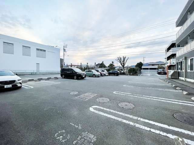 コンフォーティア沖浜の駐車場