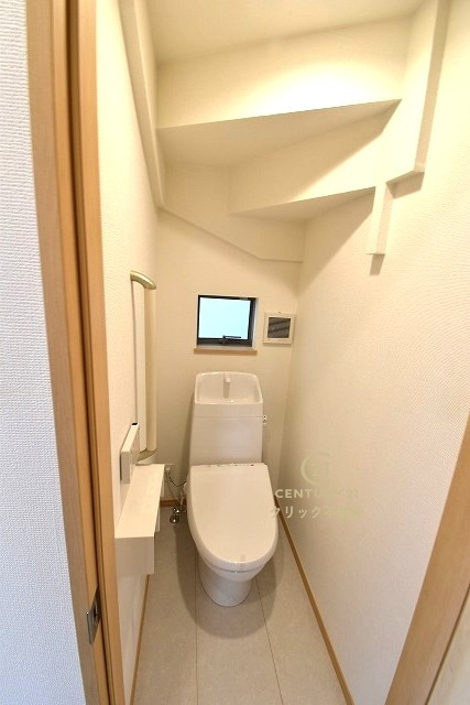ハートフルタウン 　ひたちなか市相金町33番　Aのトイレ|毎日使う空間と機能だから、いつまでも清潔なスペースであってほしいのがトイレです。お掃除しやすいシンプルなデザインです。