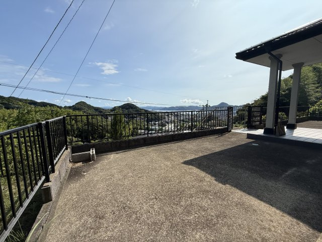 ～佐世保湾を望む～小佐世保町イッコダテの駐車場