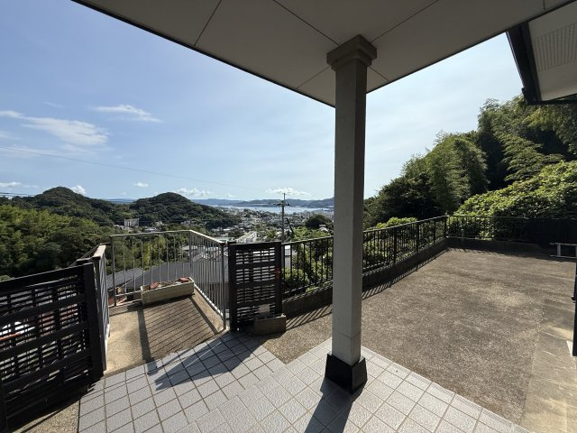～佐世保湾を望む～小佐世保町イッコダテの玄関
