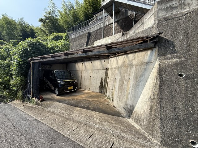 ～佐世保湾を望む～小佐世保町イッコダテの駐車場