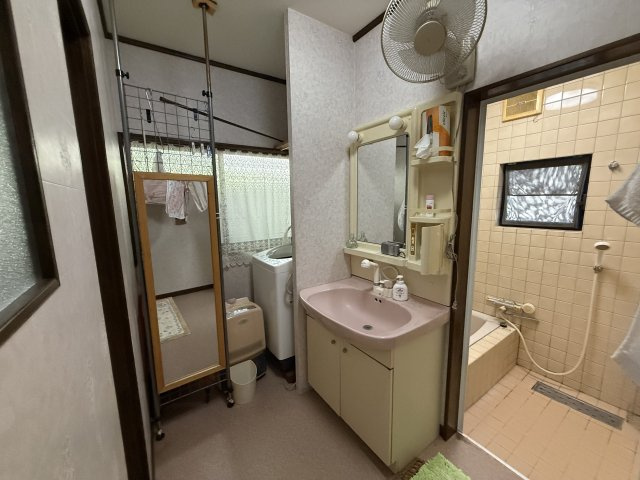 ～佐世保湾を望む～小佐世保町イッコダテの独立洗面台