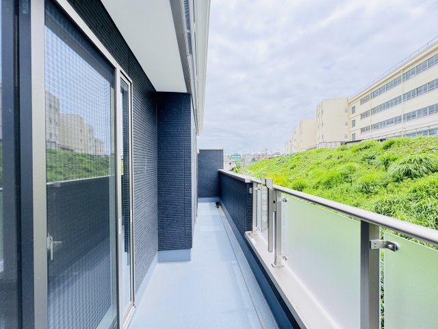 柏市東中新宿３丁目新築戸建（東中新宿２期）のバルコニー|南東向きワイドバルコニー・日当たり良好♪