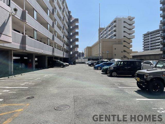アンピール比恵南の駐車場