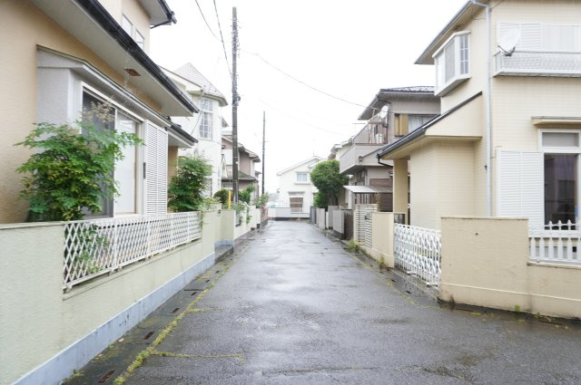 越谷市大字増林 中古戸建の前面道路含む現地写真