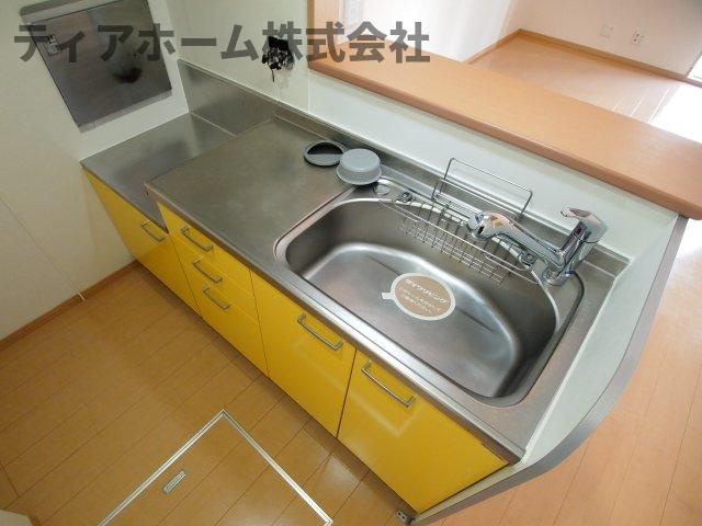 ヴィルヌーブB棟のキッチン|コンパクトなキッチンで掃除もラクラク